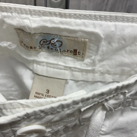 SO ware it declare it, white capris - Picture 6 of 8